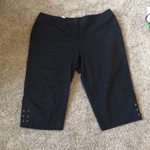 Women’s black capris